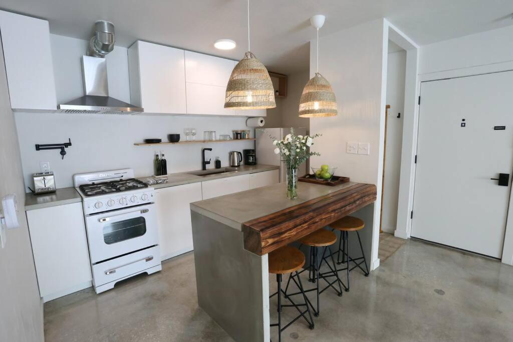 Concrete Suite 5 Min Walk To Shands Uf Gainesville Luaran gambar